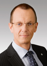 Bayer Original Michael Koenig Wechselt In Den Vorstand Der Holding